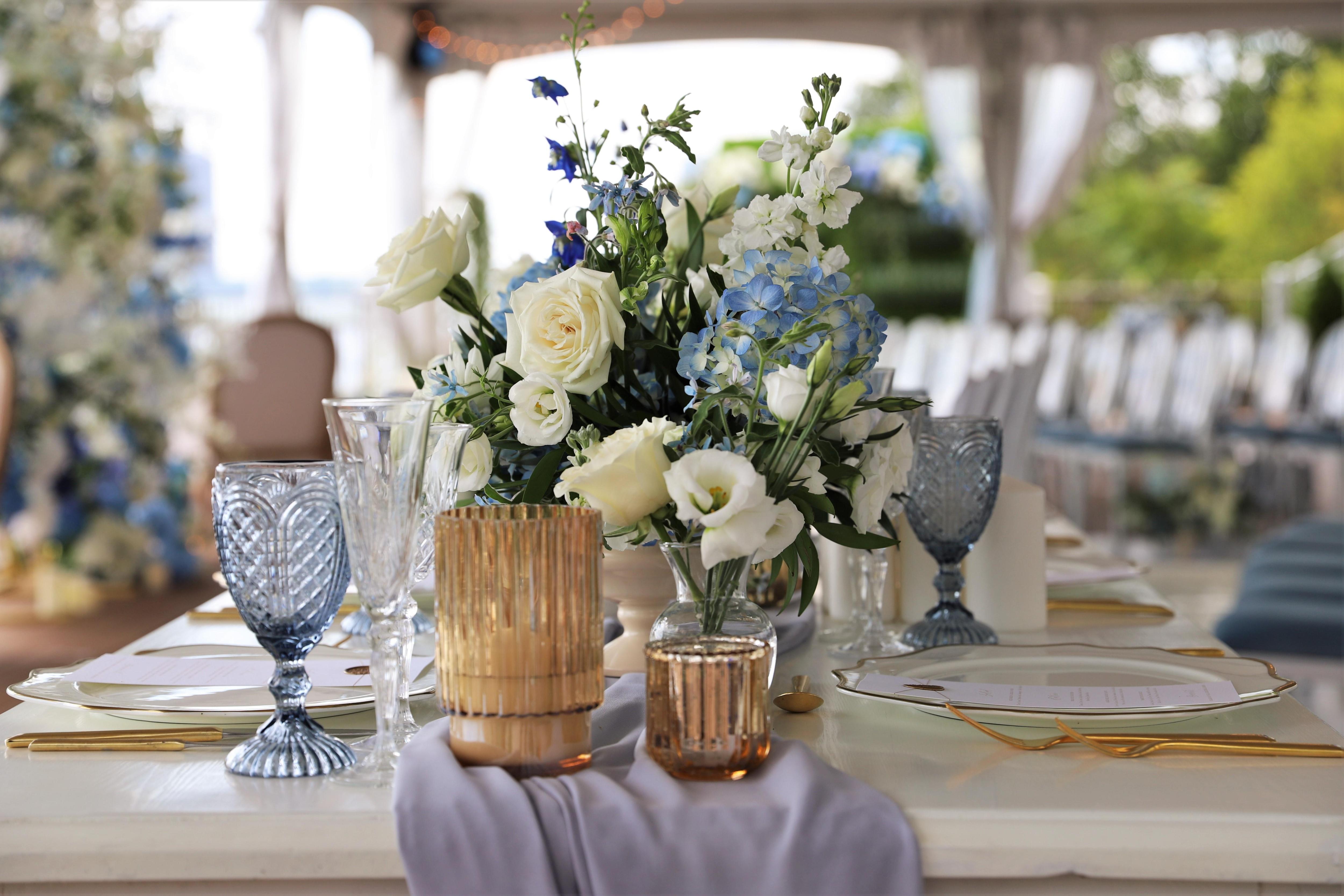 Table dressed with flowers